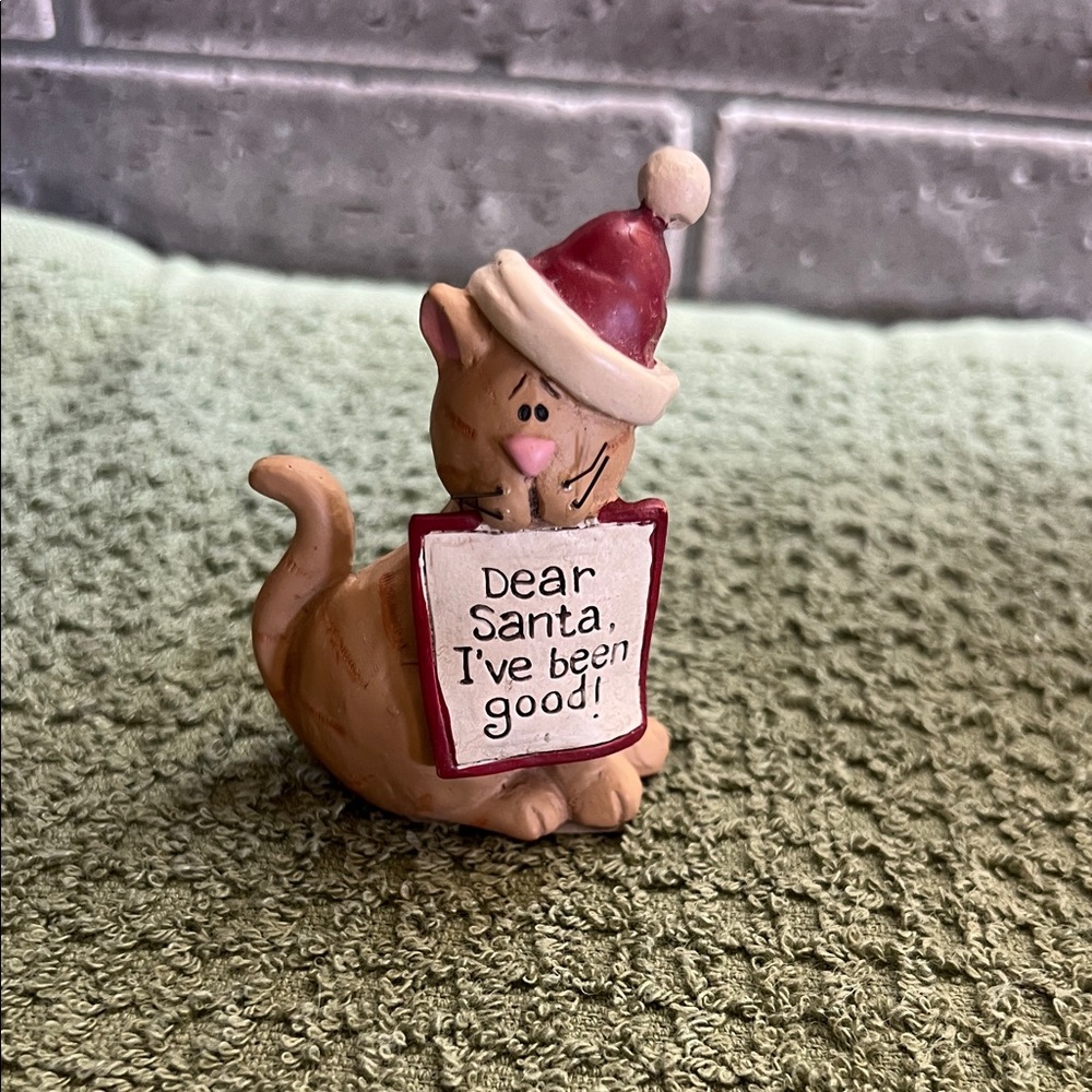 Blossom Bucket 2013 Cat Figurine with Santa Hat